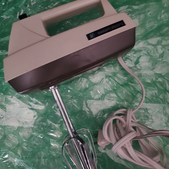 VINTAGE Eastern portable handheld Mixer - Picture 4 of 5